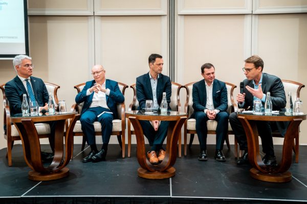 Fondurile europene pot accelera economia României doar prin reforme și investiții publice strategice