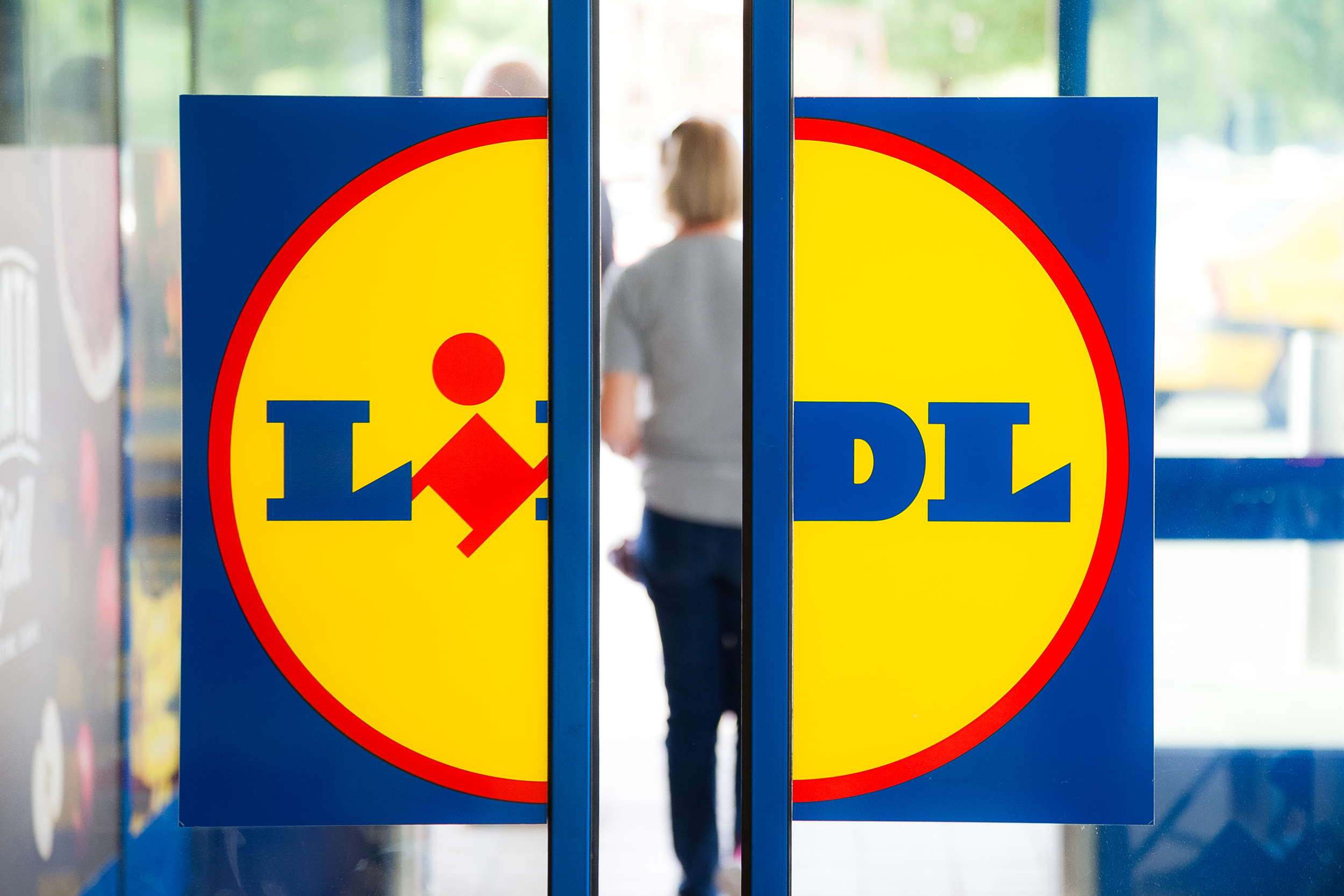 Lidl România deschide două noi magazine în Ghimbav și București, creând 49 de locuri de muncă