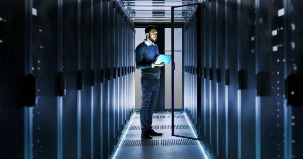 Schneider Electric contribuie la dezvoltarea infrastructurii AI regionale